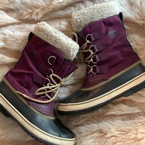 Sorel purple Sherpa lined boots